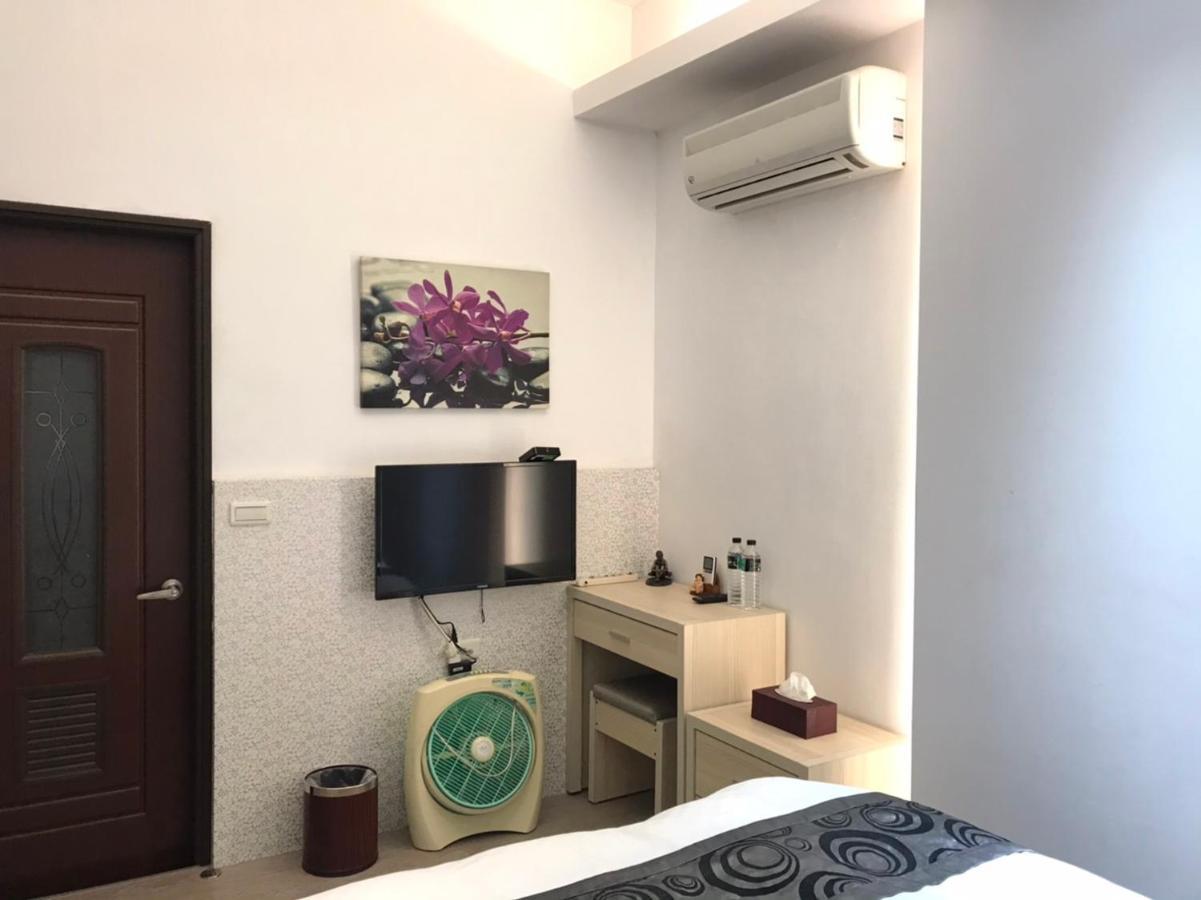 小小鋼琴家民宿&近夜市文創美食街 Hualien Eksteriør billede